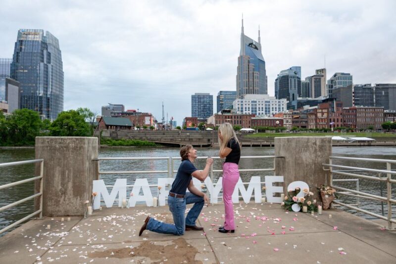Nashville: Romantic Couples Photoshoot with Champagne - FAQs