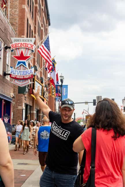 Nashville: The Ryman, Tootsies, Broadway, & Printer's Alley - Authenticity and Guide Experience
