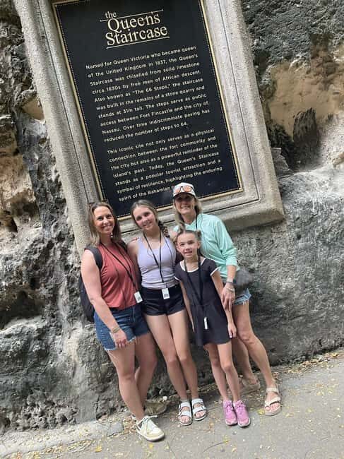 Nassau: Electric Bus Tour with Food & Drink Samples - Exploring Nassau on an Electric Bus: A Practical Guide