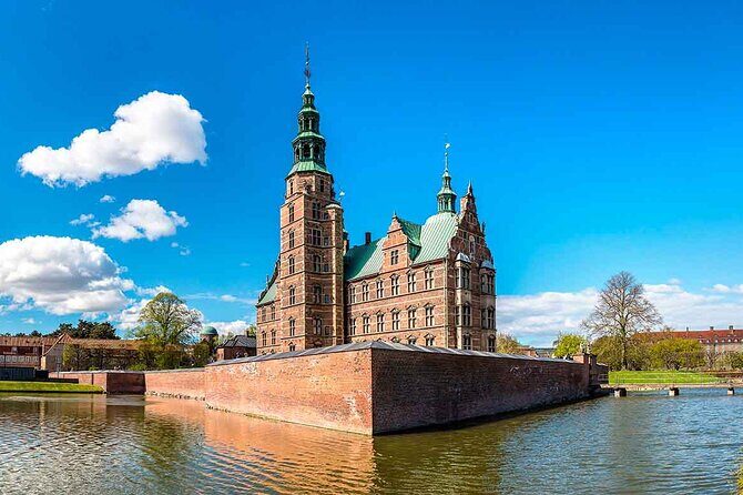 Native Walking Tour to Copenhagen - A Balanced View: Pros and Cons
