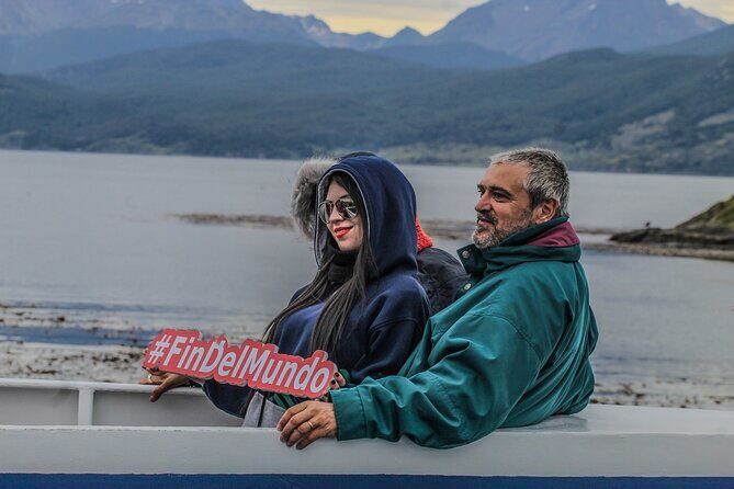 Navigation Beagle Channel to the penguin - Exploring the Beagle Channel: A Practical Dive into Ushuaia’s Wildlife and Views
