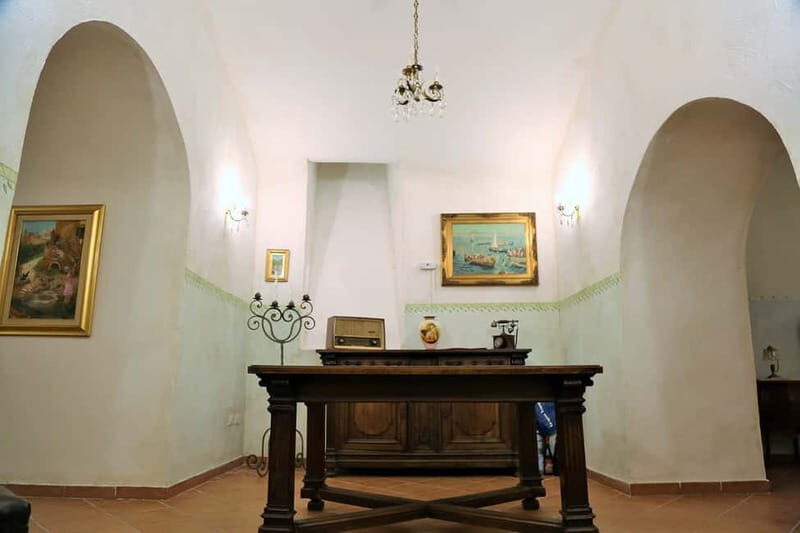 neapolitan show with traditional music, dance and tasting! - Frequently Asked Questions