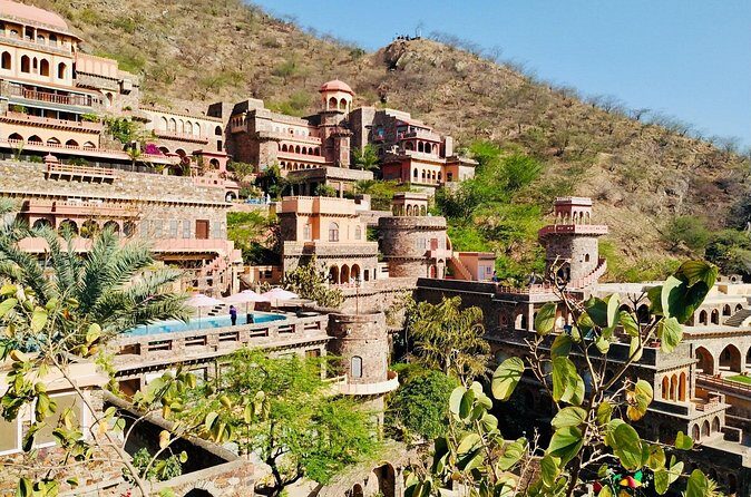 Neemrana Fort visit with Lunch From Delhi - FAQ