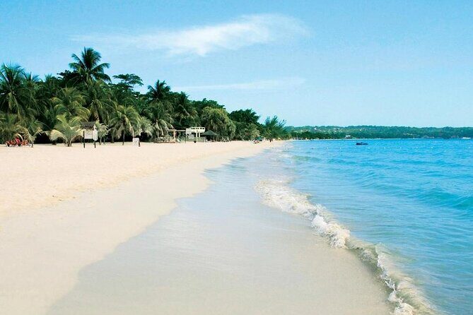 Negril Infamous Rick's Cafe & 7Mile Beach Combo from Montego Bay - The Authentic Jamaican Flavor: Food & Drinks