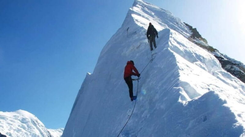 Nepal: Guided 30-day climbing trip - Mera, Island & Lobuche - FAQs