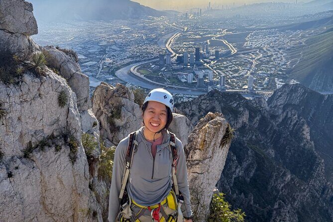 Nest of the Aguiluchos with 3 abseils and certified guides - The Experience in Detail