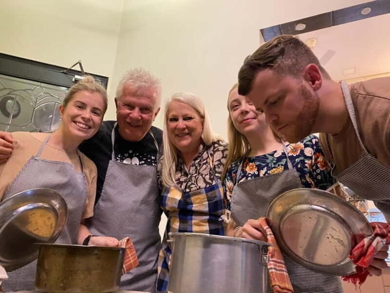 New Delhi: Indian Cooking Class in a Local Home - Key Points