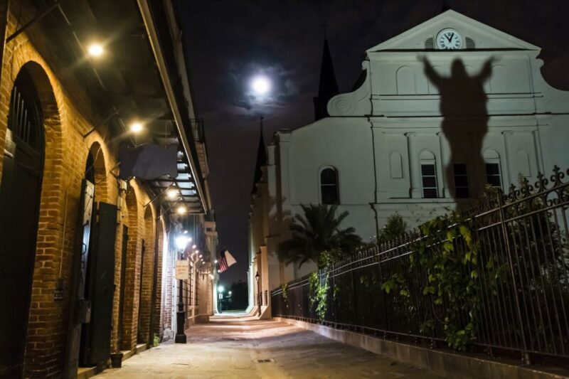 New Orleans: 2-Hour Ghosts & Vampires Walking Tour - The Atmosphere and Group Dynamics
