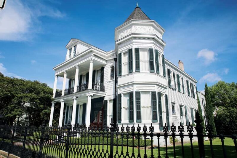 New Orleans: 2hr Homes of the Rich & Famous Garden District - A Deep Dive into the Garden District Tour Experience