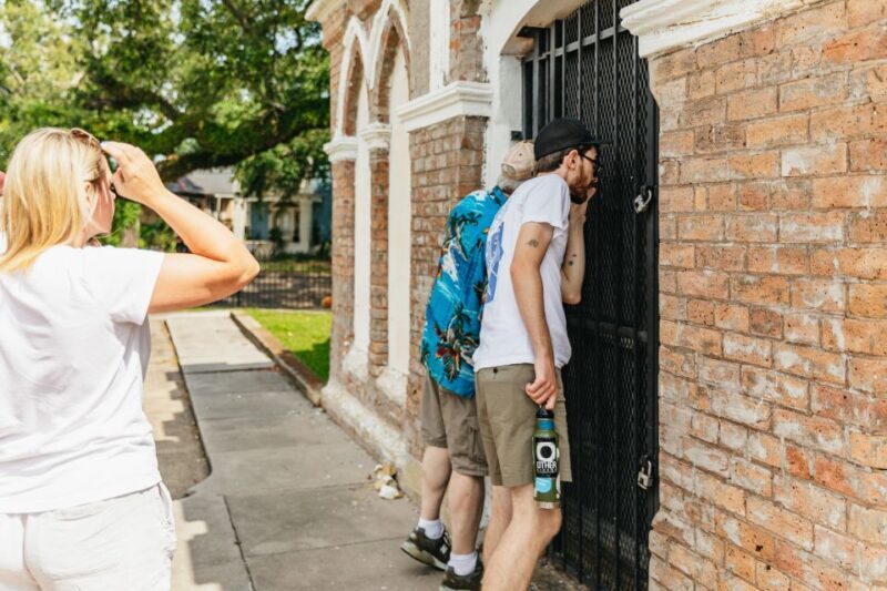 New Orleans: Cemetery Tour - The Atmosphere and Group Dynamics
