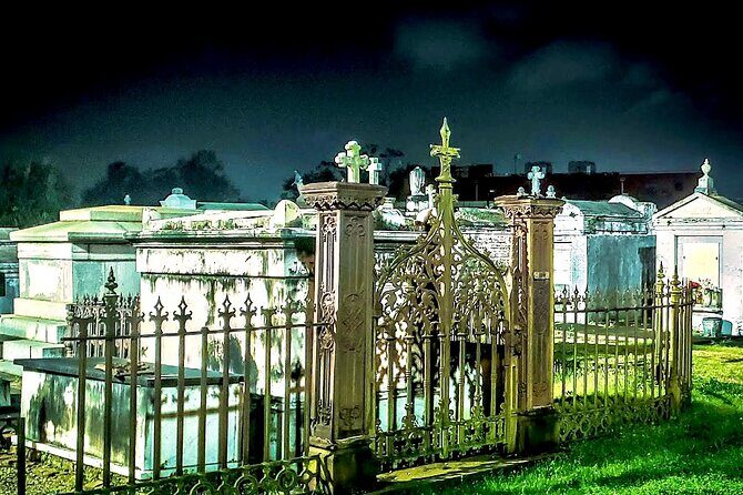 New Orleans Dead of Night Ghosts and Cemetery Bus Tour - Authentic Experiences Highlighted in Reviews
