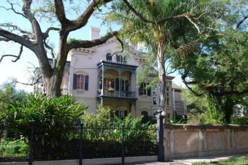 New Orleans: Garden District Walking Tour - Who Should Consider This Tour?