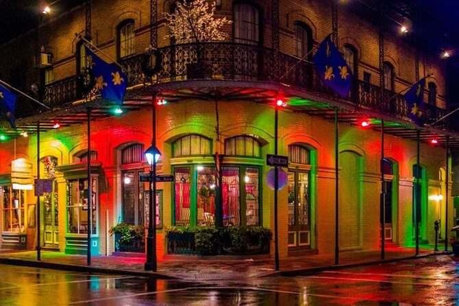 New Orleans Jingle Bells, Booze, History, Paranormal and Voodoo Walking Tour - Who Should Consider This Tour?
