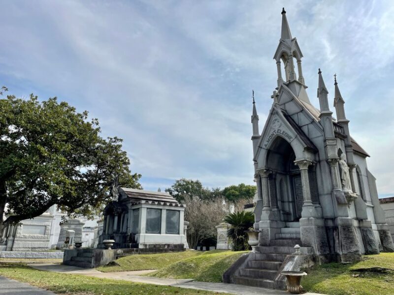 New Orleans: Millionaires Tombs of Metairie Cemetery Tour - A Walk Through History and Spectacle at Metairie Cemetery