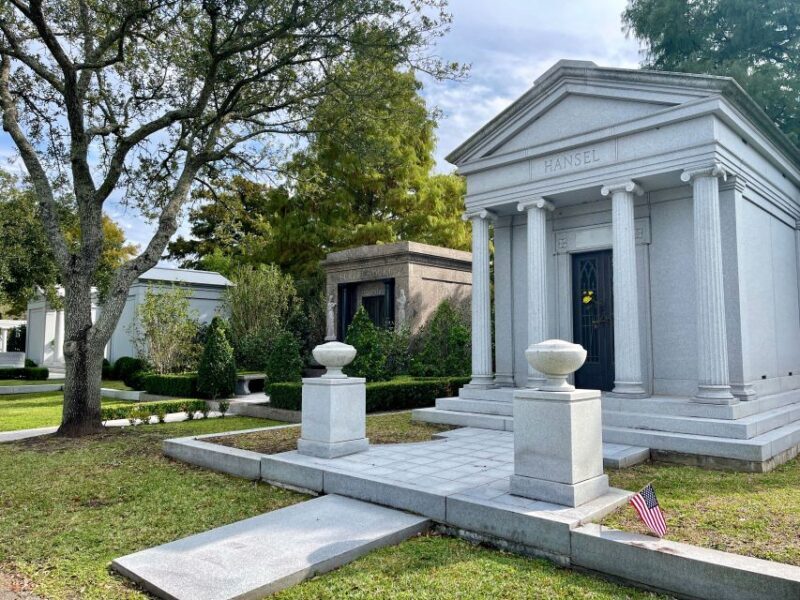 New Orleans: Millionaires Tombs of Metairie Cemetery Tour - What We Think Could Be Better