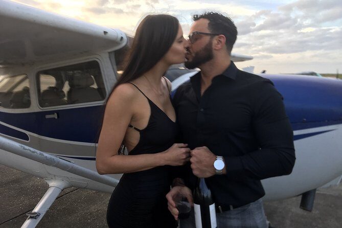 New Orleans VIP Sightseeing Flight with Champagne & Chocolates or Wine & Cheese - A Close Look at the New Orleans VIP Sightseeing Flight