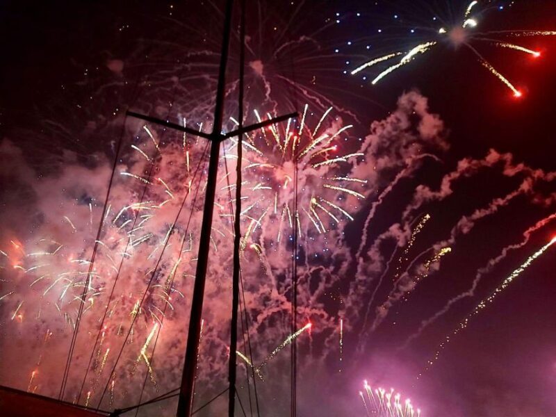 New Year's Eve Fireworks Sail with Sparkling Wine - Why We Love This Experience
