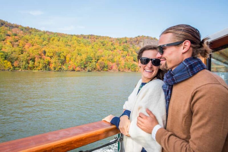 New York City: Afternoon Fall Foliage Lunch Cruise - Key Points