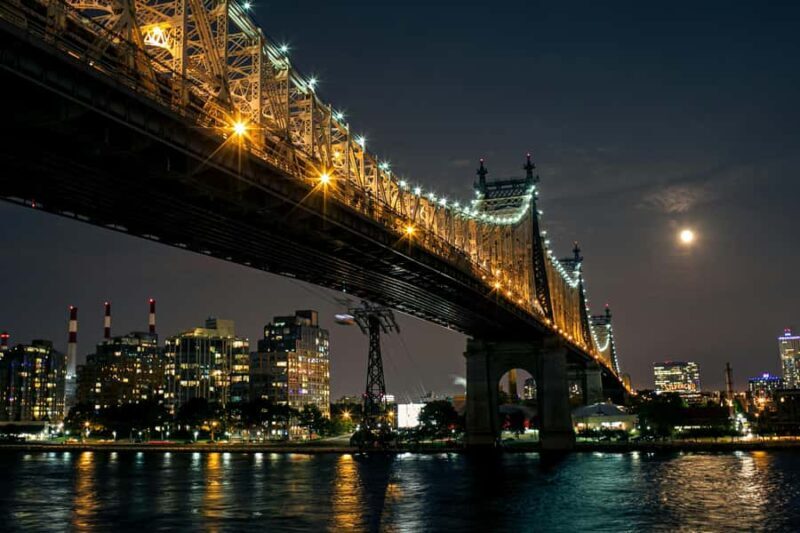 New York City Night Skyline Tour with Dumbo and Gantry Plaza - Authentic, balanced experience