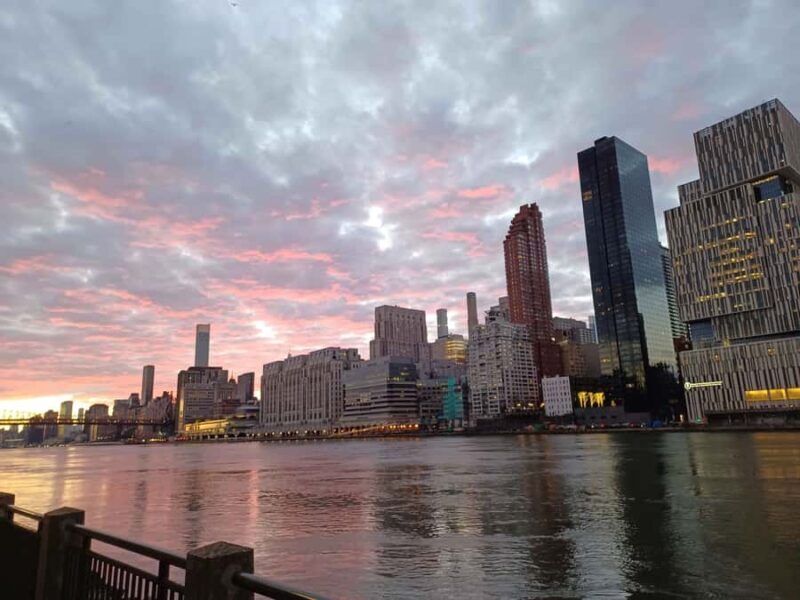 New York City: Roosevelt Island Walking Tour with Tram Ride - Key Points