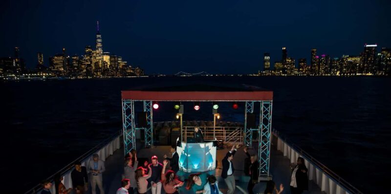 New York City: Sip 'N Groove Evening Cruise with Live DJ - An In-Depth Look at the Sip N Groove Evening Cruise