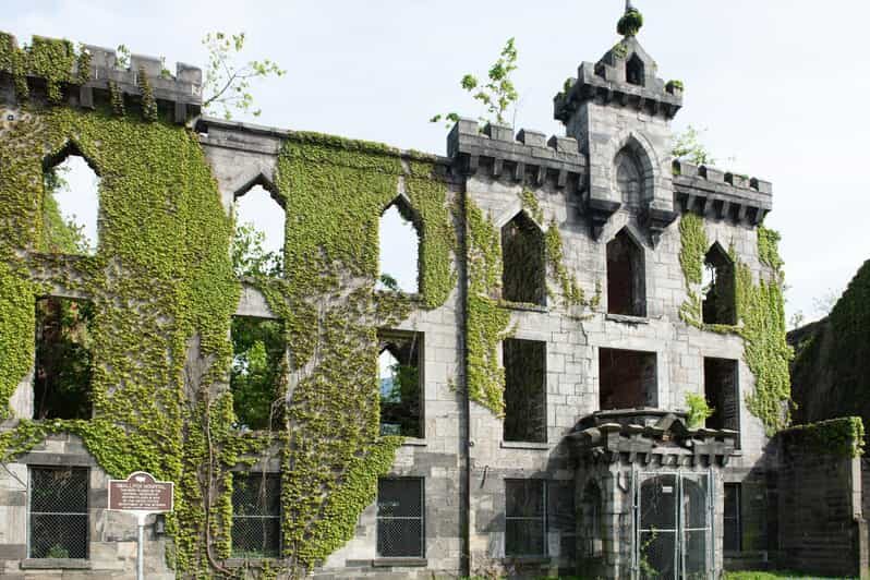 New York City: Smallpox Hospital Photo Tour - A Practical Guide to the Smallpox Hospital Photo Tour