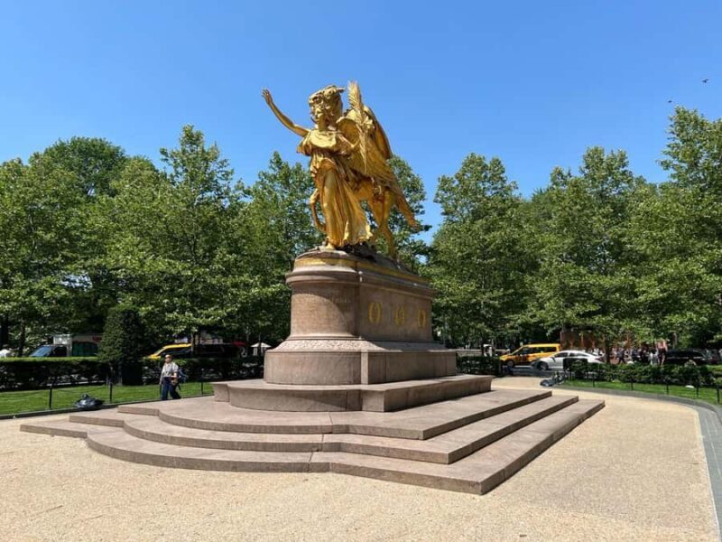 New York: Manhattan Highlights - Central Park & Rich areas - Food Break: A Classic NYC Hot Dog