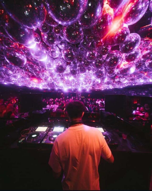 New York: Saturday Night Party with VIP Entry - Who Should Consider This Experience?