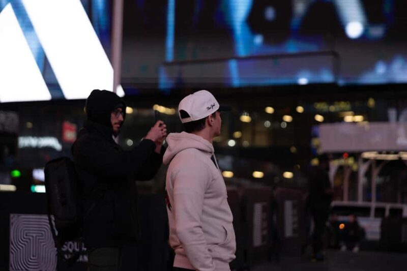 New York: Times Square Evening Walking Tour with Hot Dog - Experience the Bright Lights and Stories of Times Square