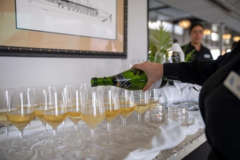 Newport Beach: Champagne and Brunch Buffet City Cruise - Scenic Highlights and Photo Opportunities