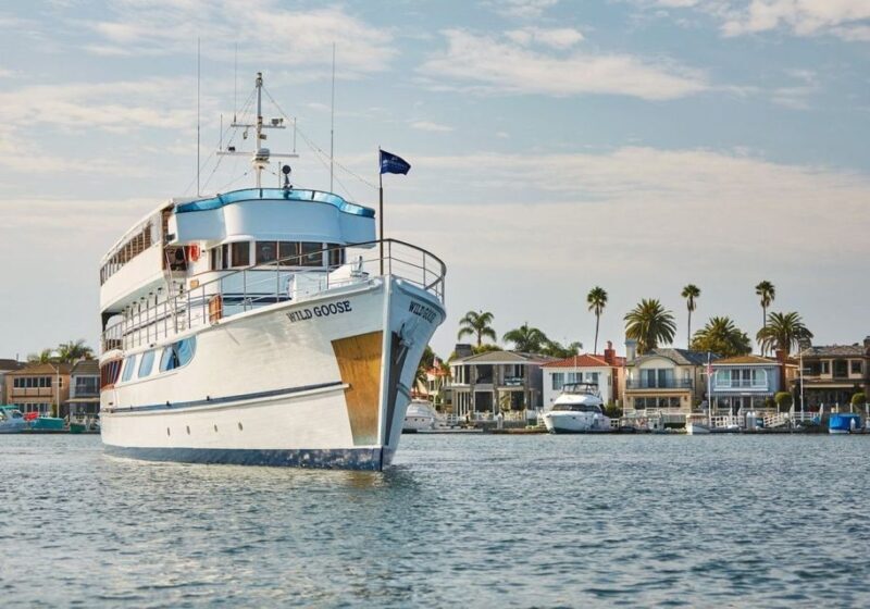 Newport Beach: Christmas Day Buffet Brunch or Dinner Cruise - The Itinerary and Experience Breakdown
