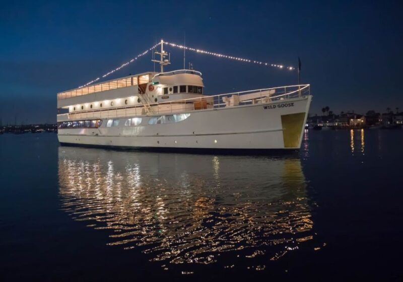 Newport Beach: Christmas Eve Buffet Brunch or Dinner Cruise - A Deep Dive into the Experience