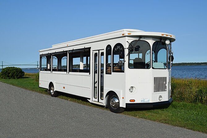 Newport Open Air Trolley Tour (Ages 5+ only) - Key Points