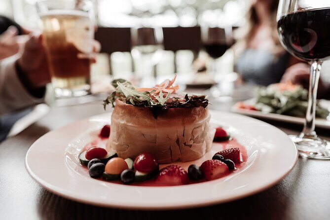 Niagara Falls Evening Tour with Boat, Journey, Dinner & Fireworks - FAQ