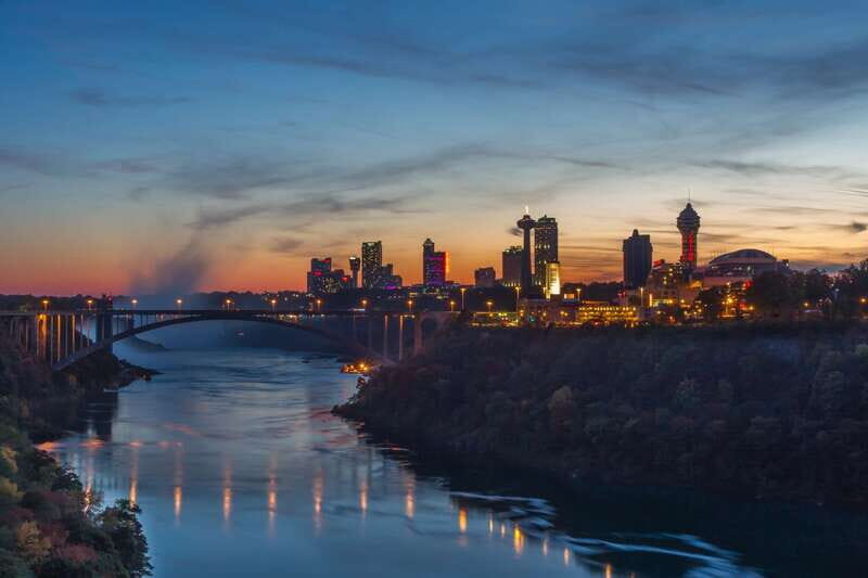 Niagara Falls: Guided Falls Tour with Dinner and Fireworks - Key Points