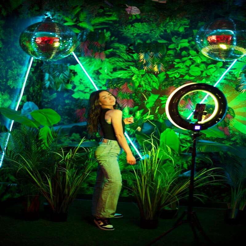 Niagara Falls: Ripley's Selfie Studios - Who Will Enjoy This