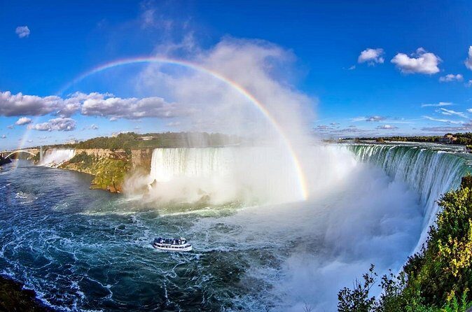 Niagara Falls Toronto Montreal Quebec 5 Day Tour from Boston - Who Should Consider This Tour?