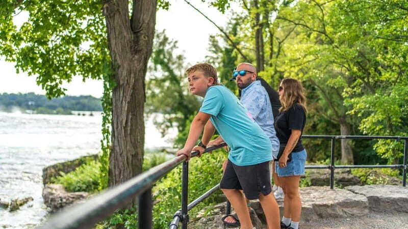 Niagara Falls: USA and Canada Tour with Boat Cruise + Lunch - FAQs