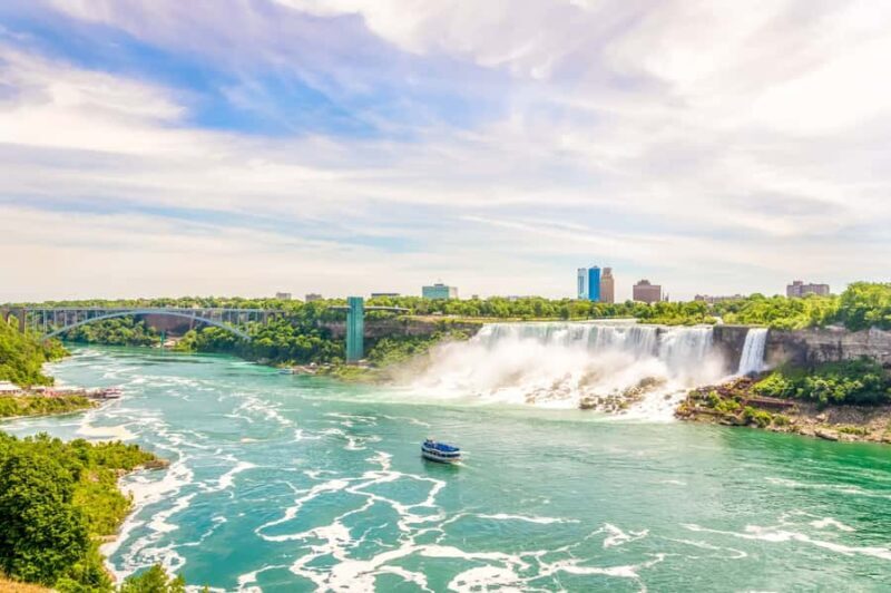 Niagara Falls, USA: Illumination Tour with Maid of the Mist - A Deep Dive into the Experience