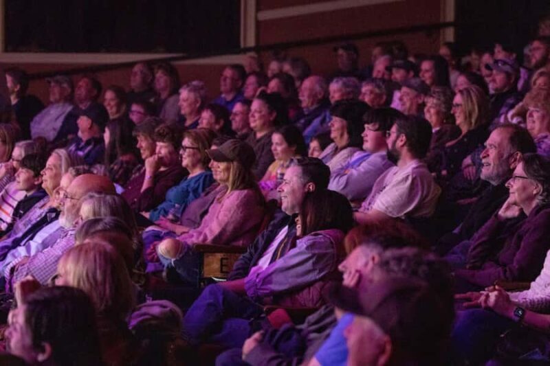 Niagara Falls, USA: Magic Theatre - Illusionist Leon Etienne - Meta Description: