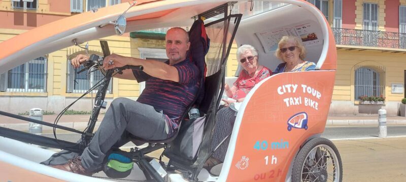 Nice : Visite privé 1H en Vélotaxi avec un guide local. - Discover Nice in an Hour with a Private Vélotaxi Tour