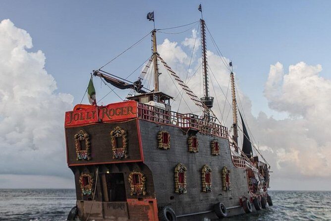 Night Pirate Ship Cruise in Cancún with Show & Lobster Dinner - FAQs