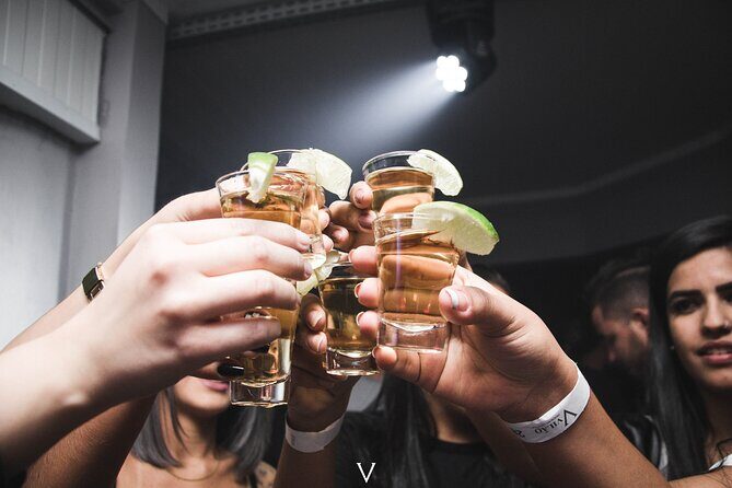 Night PubCrawl Tour in Dusseldorf - Shots and Party! - Key Points: