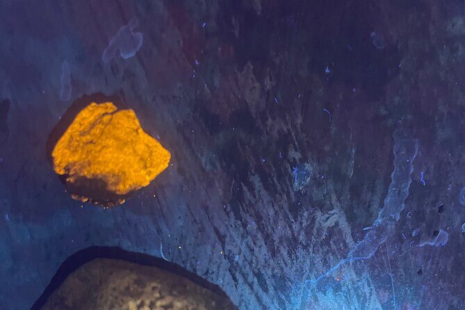 Night time fluorescent Rockhounding Tour - A Deep Dive into the Night Time Fluorescent Rockhounding Tour in Tombstone