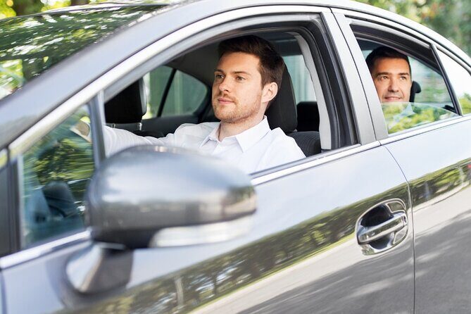 Night-time Private transfer service from or to Medellín Airport - A Quiet, Comfortable Ride: Night-time Private Transfer from Medellín Airport