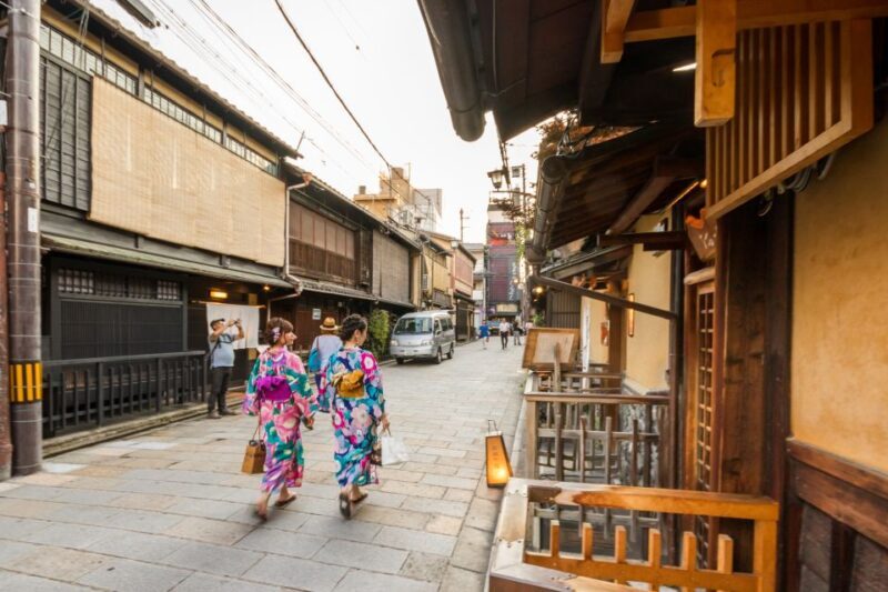 Night Walk in Gion: Kyoto's Geisha District - Exploring Kyoto’s Nighttime Gion: A Genuine Cultural Walk