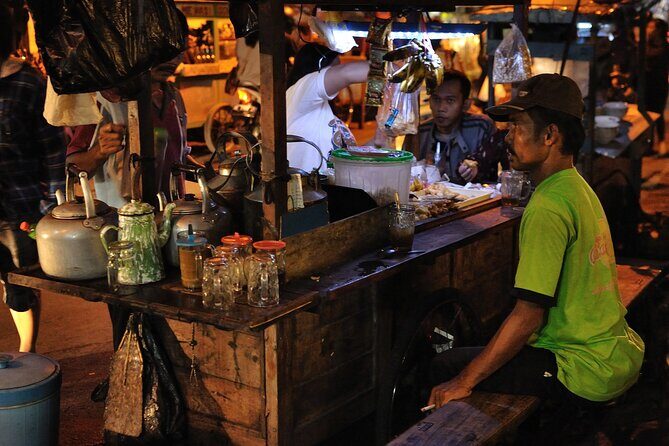 Night Walking Tour-Malioboro street food with guide at Yogyakarta - An In-Depth Look at the Night Walking Tour