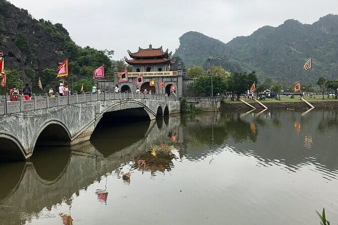 Ninh Binh Day Trip Hoa Lu Trang An and Mua Cave from Hanoi - Exploring the Natural Wonders of Trang An