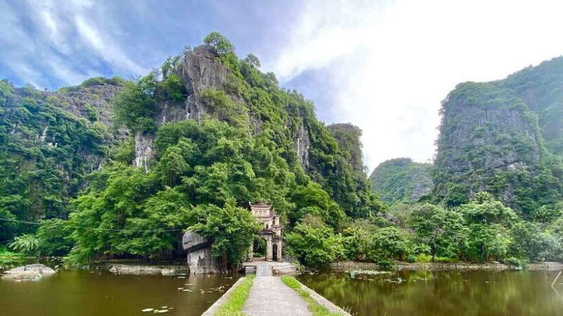 Ninh Binh: Hoa Lu, Trang An, and Mua Cave Day Tour - The Practical Side: Transportation, Timing, and Group Size