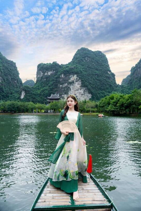 Ninh Binh Luxury: Bai Dinh, TrangAn, Mua Cave, Limousine Bus - Navigating the Majestic Trang An Grottoes